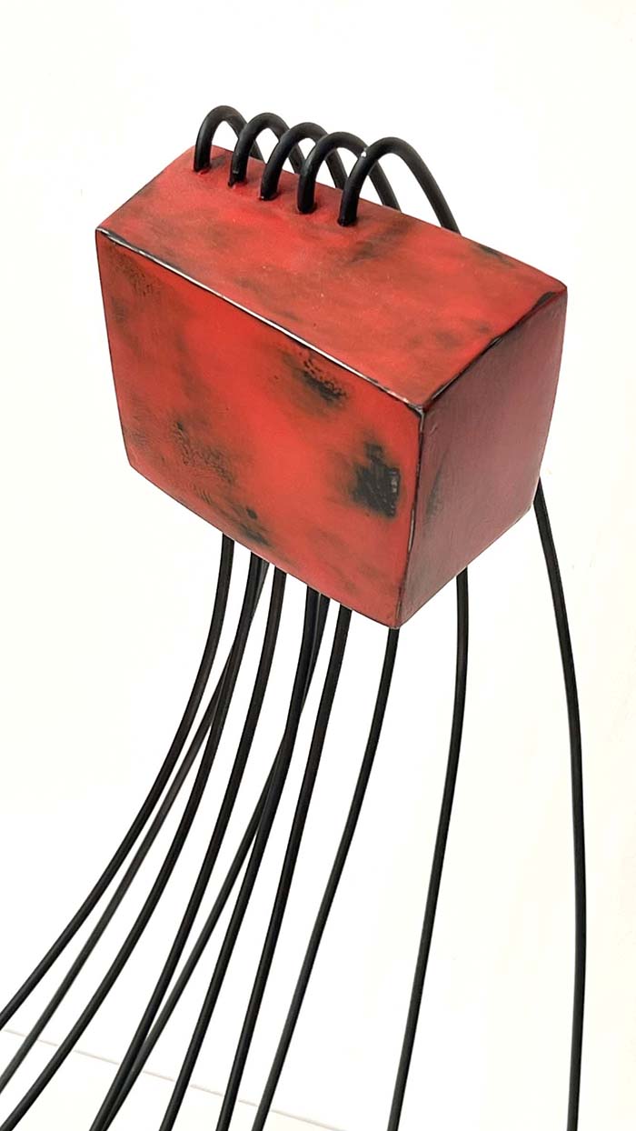 Einzelgänger - Skulptur, Stahl und Draht, lackiert und patiniert, Höhe 42 cm, 2023